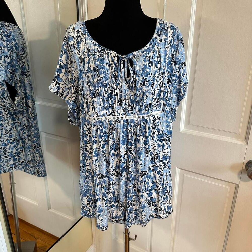 Tommy Hilfiger Women 2X Blue Floral Tunic Top Blouse Pintuck Tie Neck Plus size